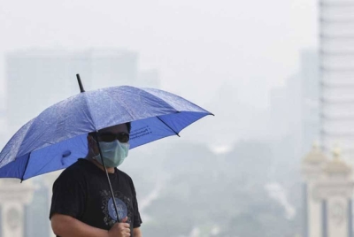 JKNJ merekodkan peningkatan penyakit mata, jangkitan saluran pernafasan dan asma, susulan jerebu di beberapa kawasan di negeri itu. - Gambar hiasan