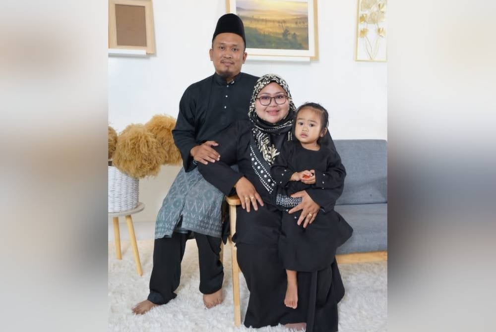 Yazid dan Nor Atiqah bersama seorang lagi anak perempuan, Nur Hana Humaira berusia empat tahun.