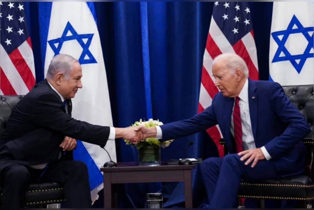 Presiden AS, Joe Biden (kanan) berjanji untuk memberikan sokongan ketenteraan kepada Perdana Menteri Israel, Benjamin Netanyahu dalam menghadapi kebangkitan Hamas.