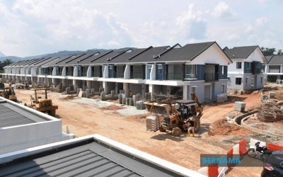 Peminjam LPPSA boleh menikmati tempoh penangguhan selama 24 bulan bagi pembinaan rumah atas tanah untuk perumahan yang masih dalam pembinaan. - Foto Bernama