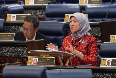 Nancy Shukri. - Foto Bernama