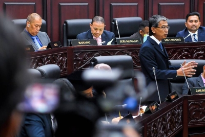 Zaifulbahri semasa sesi pertanyaan lisan pada Persidangan Kedua Penggal Pertama DUN Negeri Sembilan ke-15 pada Rabu. - Foto Bernama