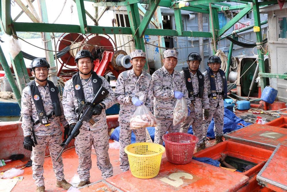 Hasil laut yang dicuri nelayan asing warga Vietnam di perairan Mersing.
