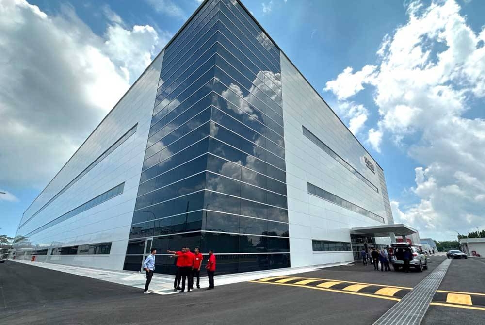 Bangunan kedua yang baru siap untuk penghasilan produk semikonduktor.