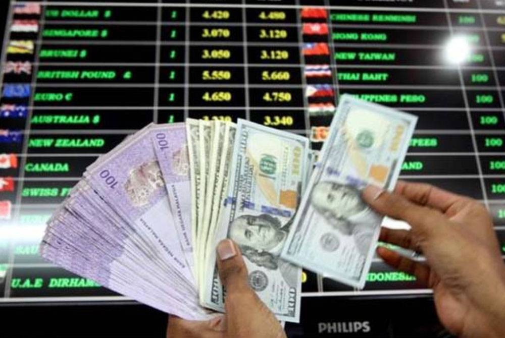 Ringgit diniagakan kebanyakannya tinggi berbanding mata wang utama yang lain. Foto hiasan