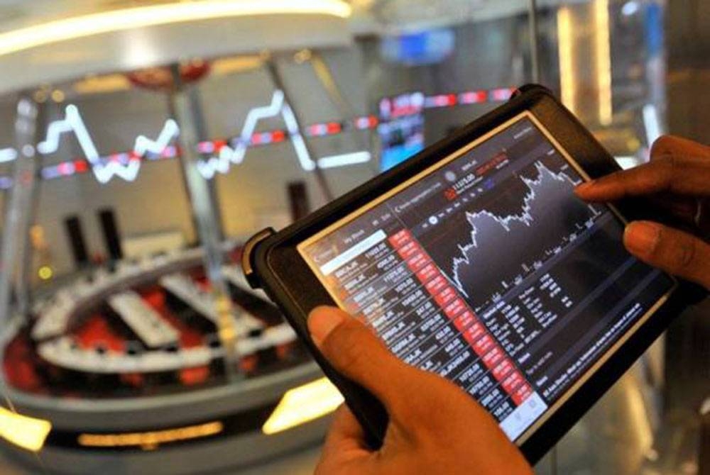 Pada 9.10 pagi, FTSE Bursa Malaysia KLCI (FBM KLCI) susut 2.64 mata kepada 1,441.18 daripada 1,443.82 penutup Khamis. Foto hiasan