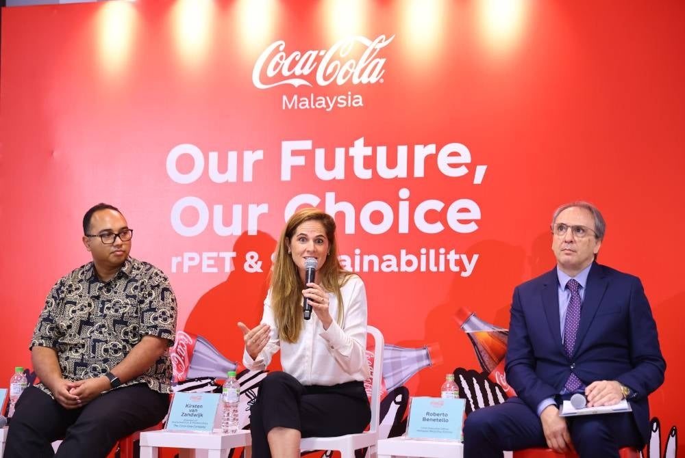 Dari kiri: Khairul Anwar, Kirsten dan Roberto pada AMCHAM Spotlight Session, bertajuk “Our Future, Our Choice – Sustainability Forum” yang diadakan dalam satu majlis di Kuala Lumpur, baru-baru ini.