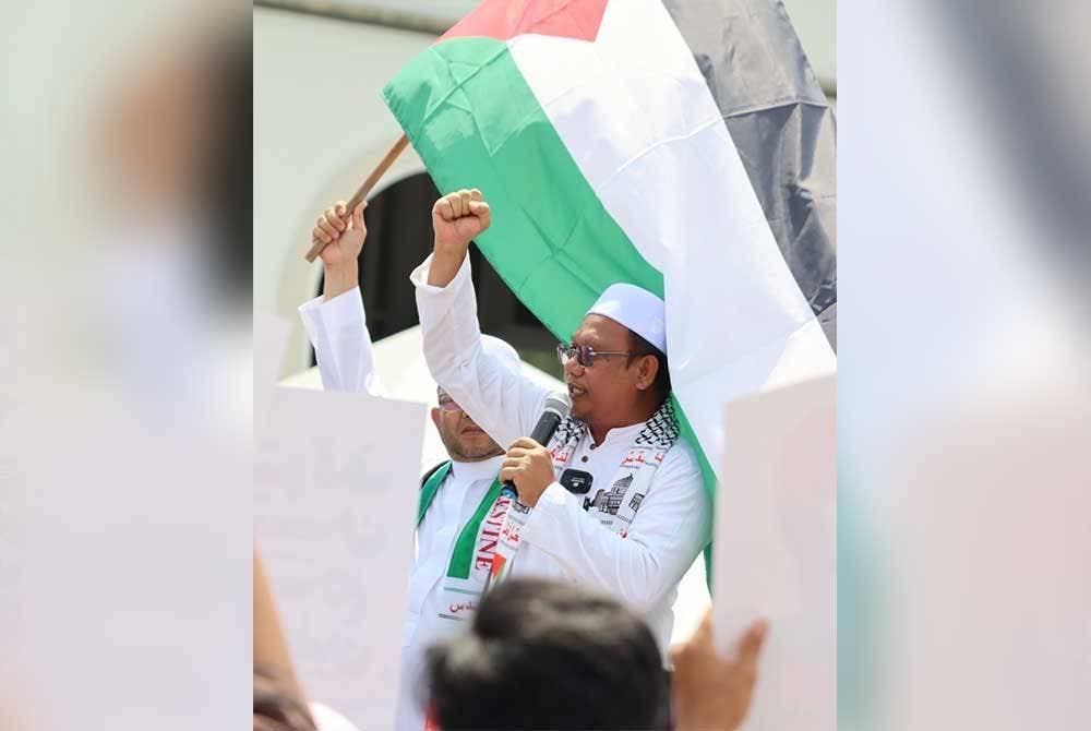 Andansura ketika menyampaikan ucapan pada Himpunan Aman Solidariti Ummah Palestin.