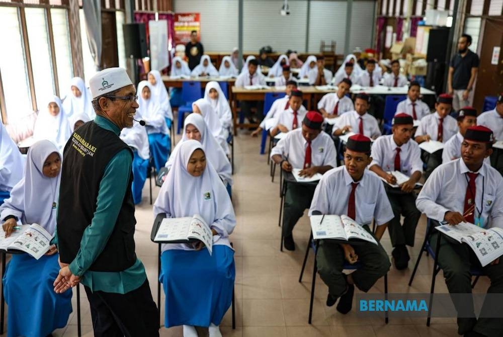 Sebanyak RM150 juta diperuntukkan kepada Jakim bagi menyelenggara dan menaik taraf prasarana institusi pendidikan islam antaranya sekolah agama rakyat, institusi pondok berdaftar dan sekolah tahfiz. - Foto Fail Bernama