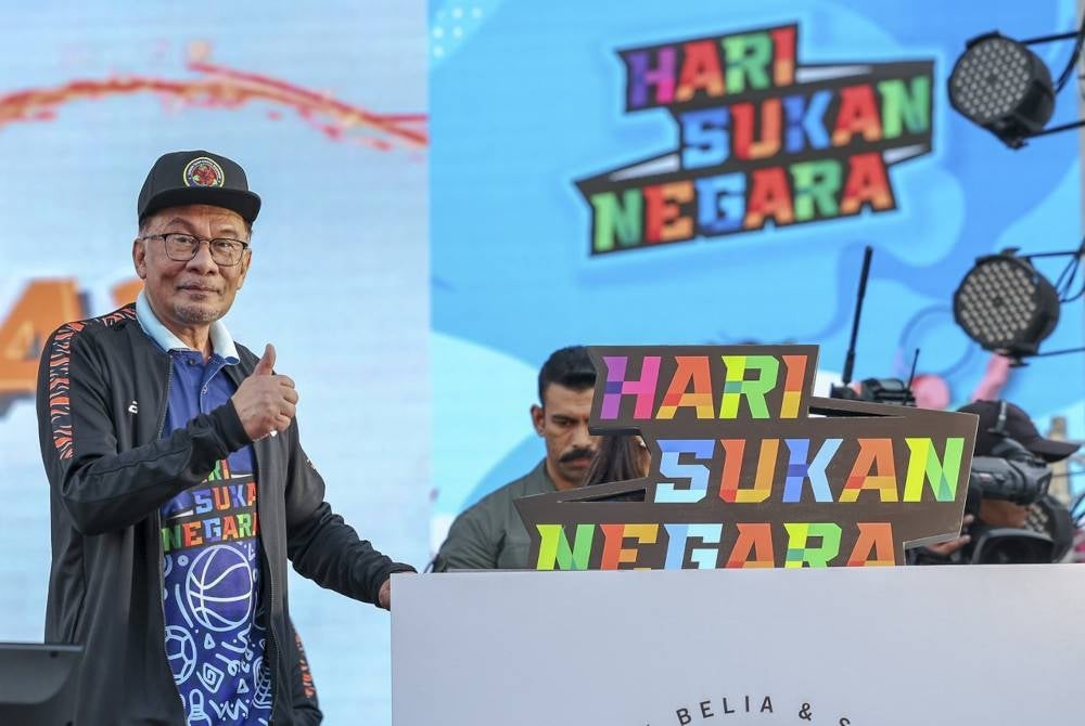 Anwar merasmikan Hari Sukan Negara 2023 di Dataran Putrajaya pada Sabtu. - Foto Bernama