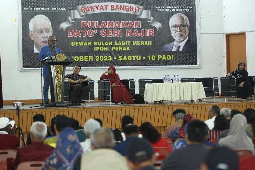 Muhammad Shafee berucap pada program Dialog Bersama Rakyat Pulangkan Datuk Seri Najib di Ipoh.