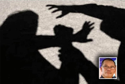 Polis menahan seorang lelaki berhubung kes ugutan jenayah dan sengaja mendatangkan cedera menggunakan senjata kepada seorang mangsa di sebuah ladang kelapa sawit di Bestari Jaya di Kuala Selangor pada 6 Oktober lalu. - Gambar hiasan (Gambar kecil: Ramli)