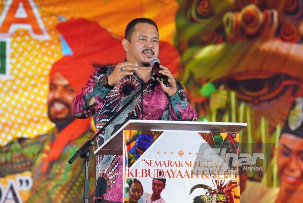 Mohd Sobri berucap sebelum merasmikan Festival Kembara Warisan Bangsa 2023 di Kompleks Kumpulan Karangkraf pada Sabtu.- FOTO SINAR HARIAN/MOHD HALIM ABDUL WAHID.