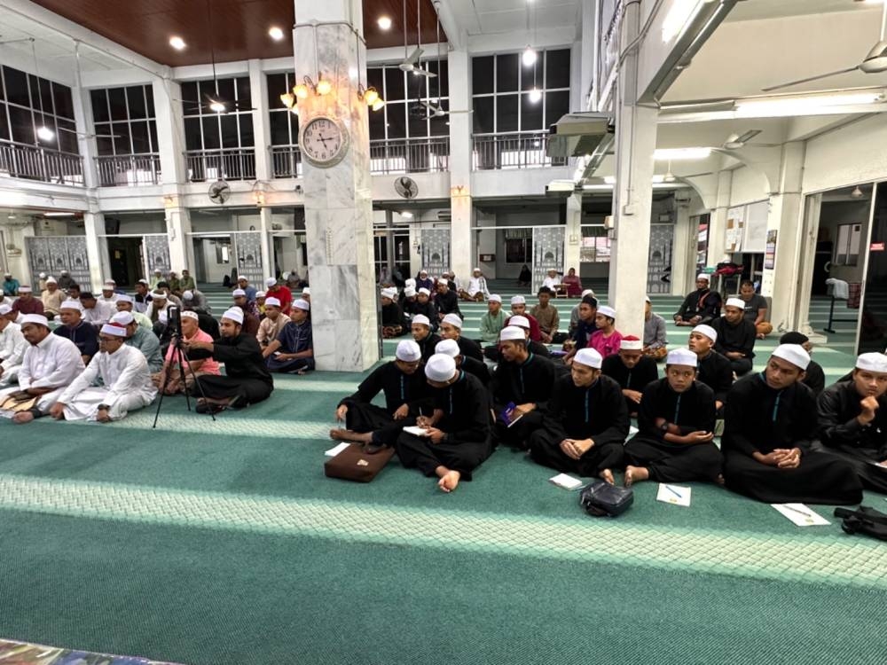 Peserta khusyuk mendengar tadabbur al-Quran di MOAA. 