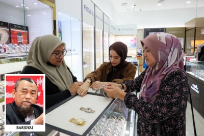 Kerajaan akan turut menggubal perundangan baharu bagi melaksanakan cukai barang bernilai tinggi tertentu seperti barang kemas dan jam tangan berdasarkan nilai ambang harga barangan.