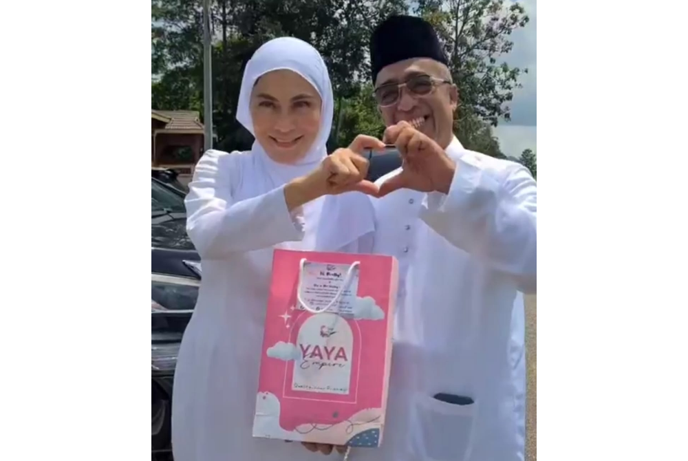 PERNIKAHAN pasangan pengantin baharu, Sabri Yunus dan Ardini Angeline Tan menerima maklum balas baik daripada orang ramai kerana akad nikahnya yang mudah. -Foto: Facebook Sabrii Ibn Yunus