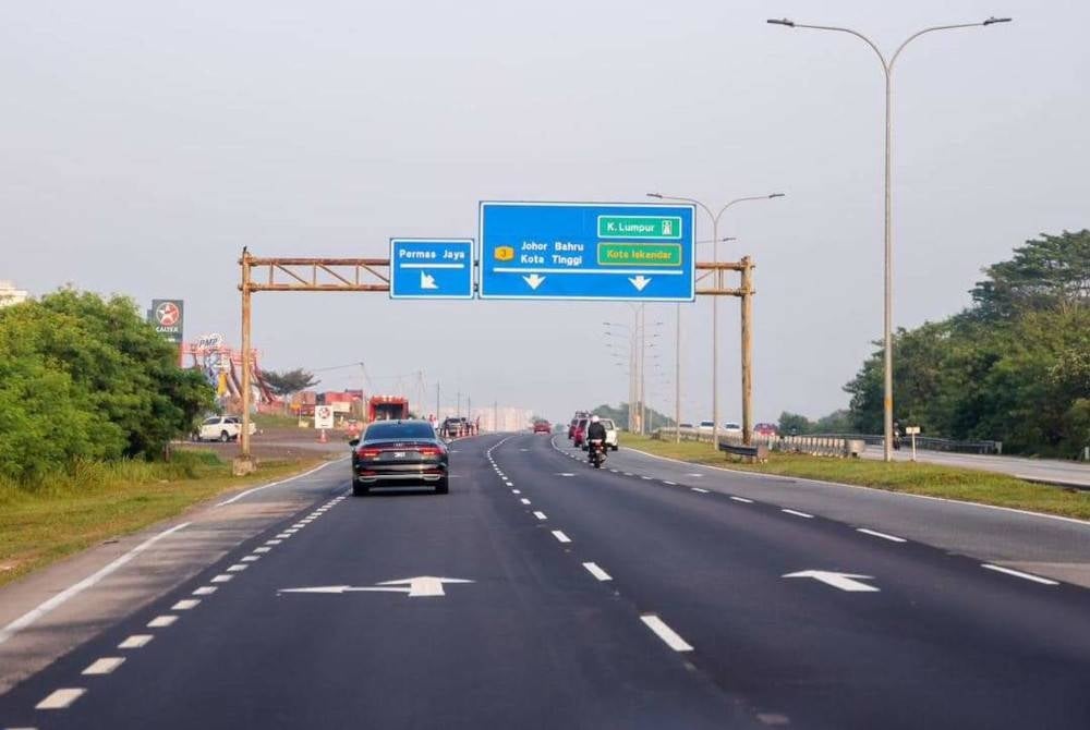 Lebuhraya Permas-Pasir Gudang di Johor Bahru yang sudah siap dinaik taraf
