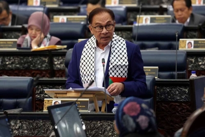 Perdana Menteri Datuk Seri Anwar Ibrahim yang juga Menteri Kewangan ketika Sidang Dewan Rakyat di Bangunan Parlimen pada Isnin. - Foto Bernama. 