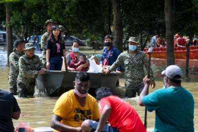 Mindef dan ATM bersiap siaga menghadapi banjir akibat cuaca monsun yang dijangka melanda bermula November hingga Disember tahun ini. - Gambar hiasan