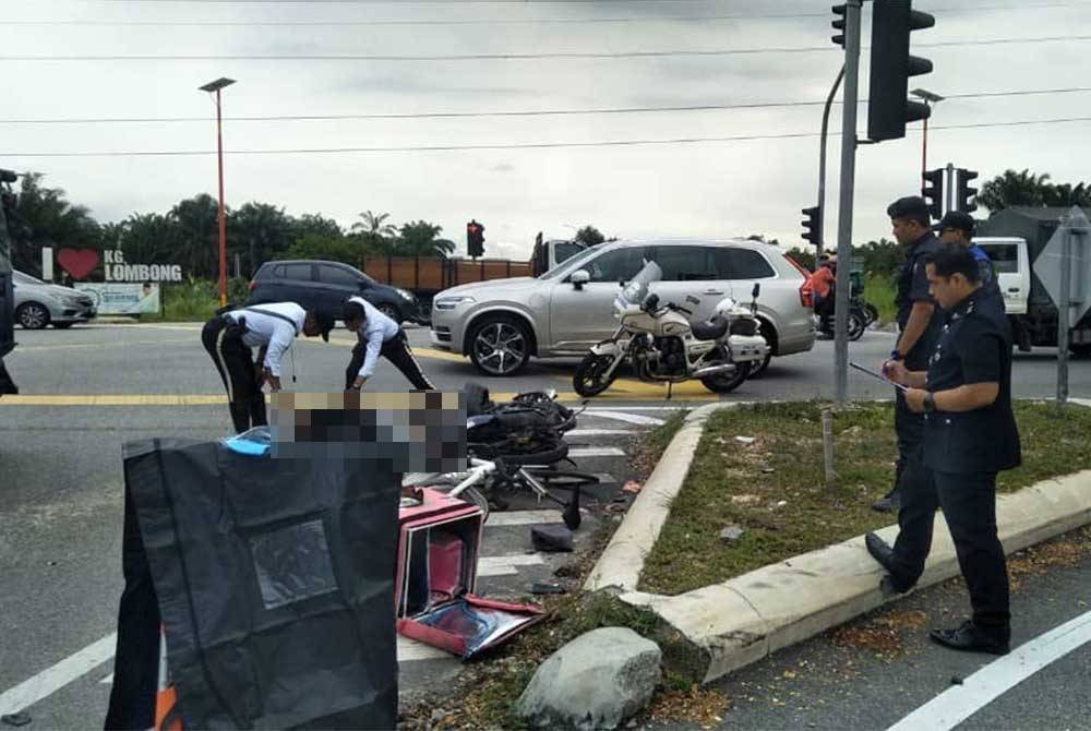 Seorang penghantar makanan maut selepas motosikal ditunggangnya dilanggar sebuah lori di persimpangan lampu isyarat di Kampung Lombong menuju Persiaran Anggerik Mokara pada Isnin.