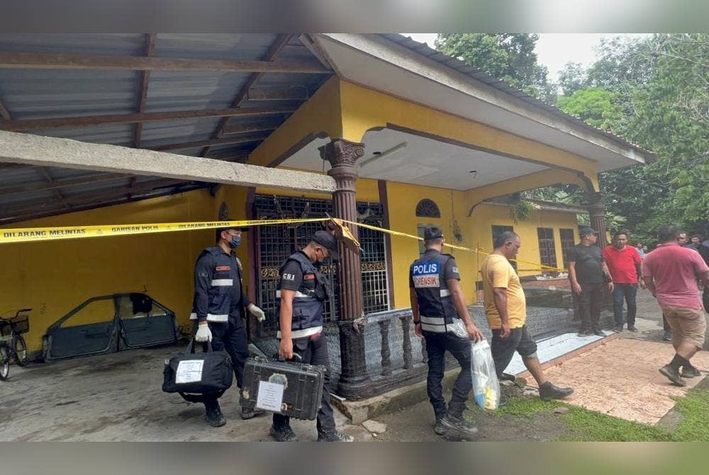 Pasukan polis tiba untuk siasatan di rumah sewa suspek di Kampung Melor Lama.