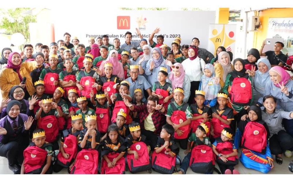 Kegembiraan terpancar pada wajah anak-anak yatim Yayasan An-Nur Maisarah yang menerima sumbangan pek Kembali ke Sekolah daripada McDonald’s Malaysia sempena program Bulan Komuniti McDonald’s.