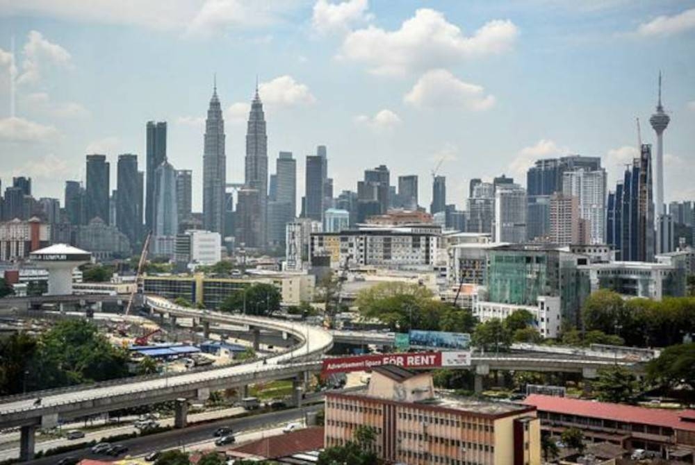Malaysia mengamalkan ekonomi yang sangat terbuka, terutamanya dalam eksport produk elektrik dan elektronik. - Gambar hiasan