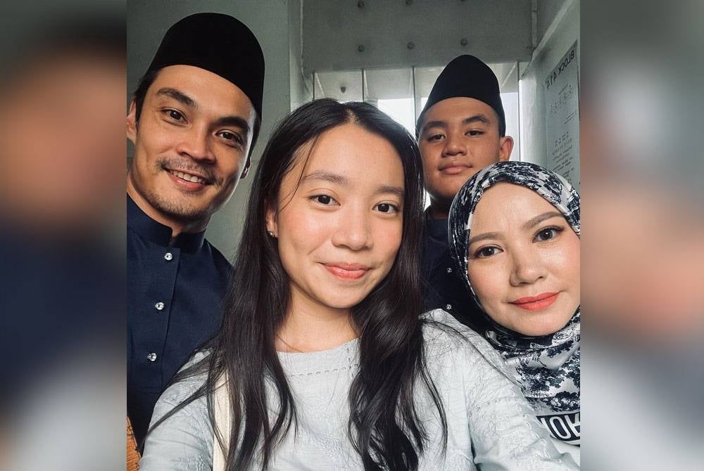 Hisyam Hamid bersama isteri dan anak-anak.