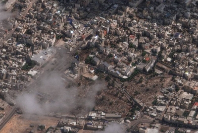 Gambar satelit dikeluarkan Maxar Technologies menunjukkan keadaan selepas serangan dahsyat ke atas Hospital al-Ahli Arab di Bandar Gaza. - Foto AFP