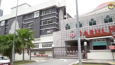 Kompleks Darul Hidayah, Sentul merupakan penginapan sementara buat mualaf.