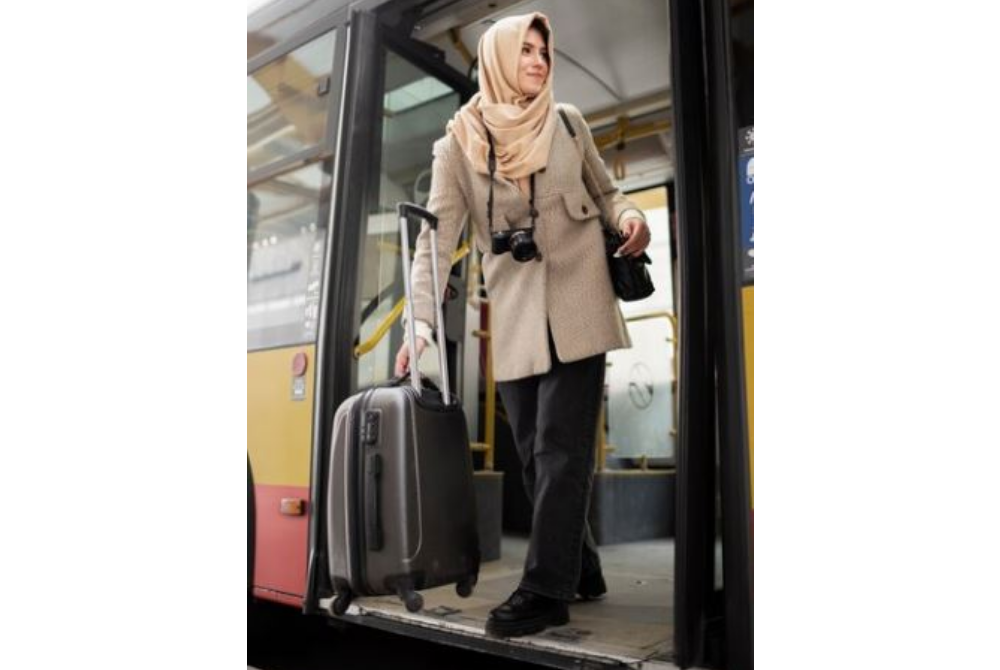 PEMELIHARAAN agama dan maruah individu merupakan faktor-faktor penting yang perlu dititikberatkan untuk seorang wanita pergi mengembara. -Gambar hiasan/ Foto: Freepik