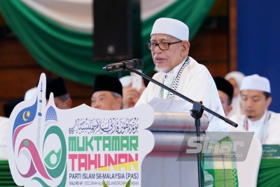 Abdul Hadi berucap pada Muktamar Pas Tahunan ke-69 di IDCC pada Jumaat. - Foto Sinar Harian / MOHD HALIM ABDUL WAHID.
