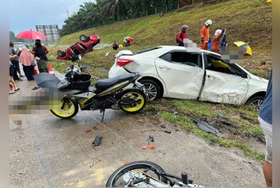 Tiga ahli Dewan Muslimat Pas maut selepas terlibat dalam nahas enam kenderaan di Kilometer 390 Lebuhraya Utara Selatan, arah utara, dekat Tanjung Malim pada Jumaat.