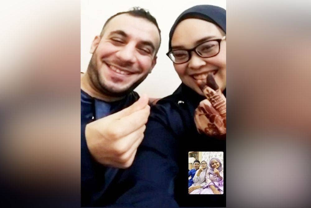 Haron berkongsi tangkap layar ketika membuat panggilan video bersama Nurul Ain dan suaminya baru-baru ini.