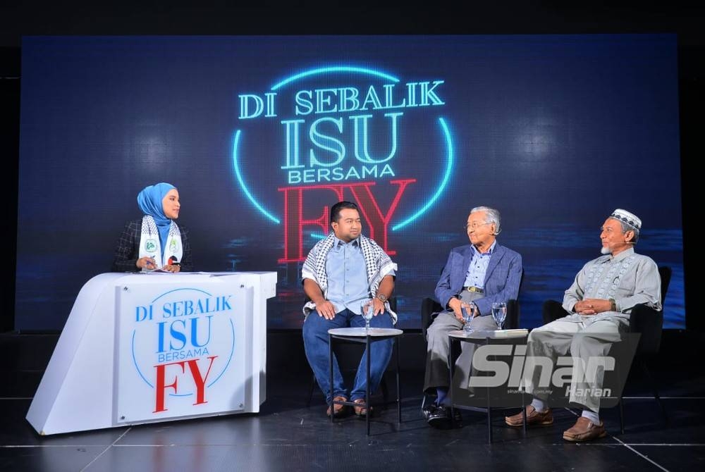 Di Sebalik Isu Bersama FY membincangkan tajuk Al-Aqsa, Ke Mana Akhirnya, bersama tetamu (dua dari kiri) Muhammad Nadir, Dr Mahathir dan Mohd Anas di Studio Sinar Harian pada Jumaat. - Foto Sinar Harian/ASRIL ASWANDI SHUKOR