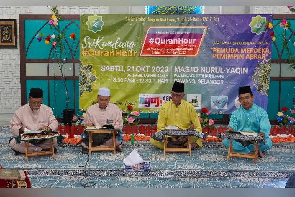 Barisan qari (dari kanan) Mohamad Zuhri Mohd Yusof; Shamsul Ghau Ghau; Amerul Shafie dan Abdul Aziz Mansur membimbing bacaan surah al-Insan