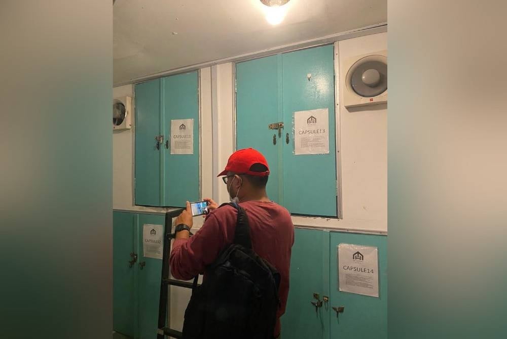 
Demi merasai sendiri suasana dan pengalaman menginap bilik sewa sangkar burung berkenaan, kami akhirnya membuat keputusan nekad untuk bermalam di sana selama 24 jam.