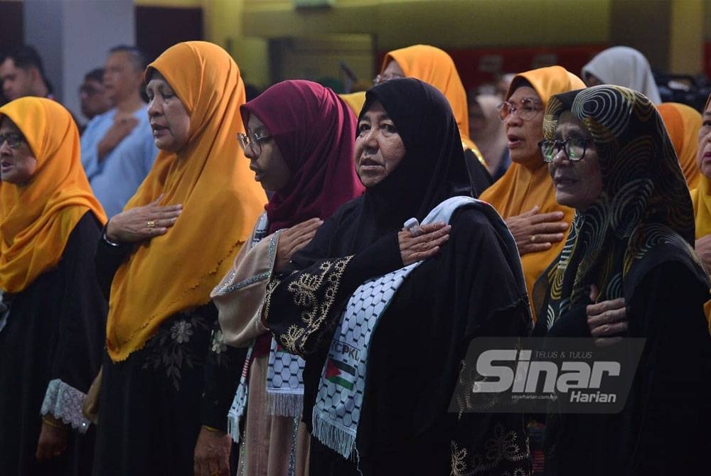 Sebahagian daripada peserta yang menjayakan Program #QuranHour For Gaza yang berlangsung di Kompleks Kumpulan Karangkraf pada Ahad. - FOTO: SINAR HARIAN/ ASRIL ASWANDI SHUKOR