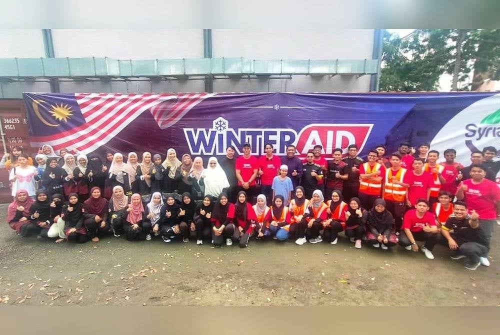 Sukarelawan dan ahli Syria Care bergambar kenangan.