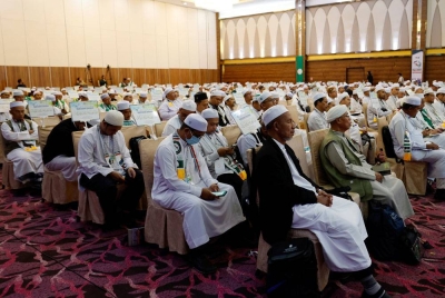 Perwakilan menghadiri perbahasan pada Muktamar Tahunan Dewan Ulamak Pas Pusat Kali Ke-62 di IDCC. - Foto: Bernama