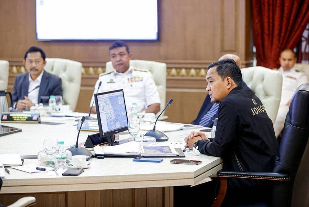 Onn Hafiz (kanan) mempengerusikan Mesyuarat Jawatankuasa Kerja Keselamatan Negeri Johor Bil. 2 (JKKN) 2023. - Foto: FB Onn Hafiz