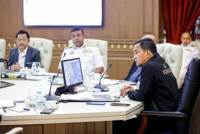 Onn Hafiz (kanan) mempengerusikan Mesyuarat Jawatankuasa Kerja Keselamatan Negeri Johor Bil. 2 (JKKN) 2023. - Foto: FB Onn Hafiz