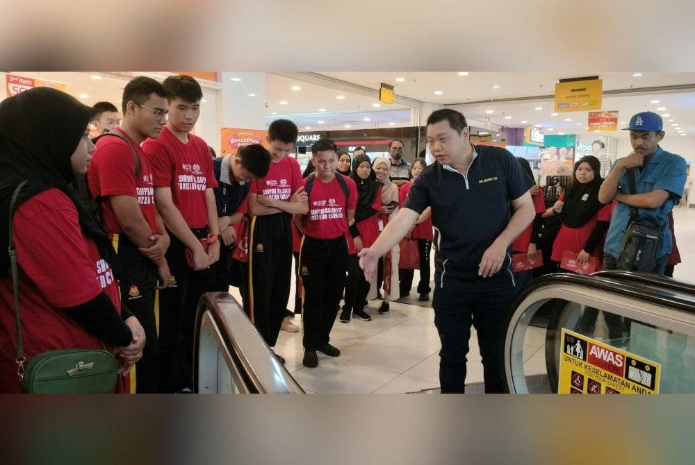 Taklimat dilakukan bagi memastikan keselamatan penggunaan lif dan eskalator terjamin.