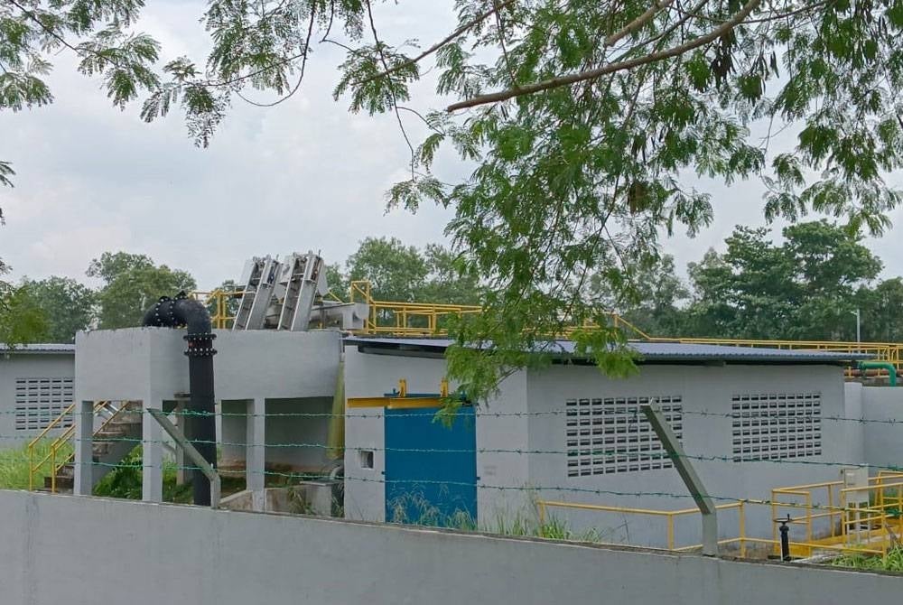 Loji Rawatan Kumbahan di Jalan Pantai, Kampung Bakar Batu, Johor Bahru yang mengalami kerosakan dan menjejaskan kira-kira 2,500 penduduk Pangsapuri Desa Melayu.