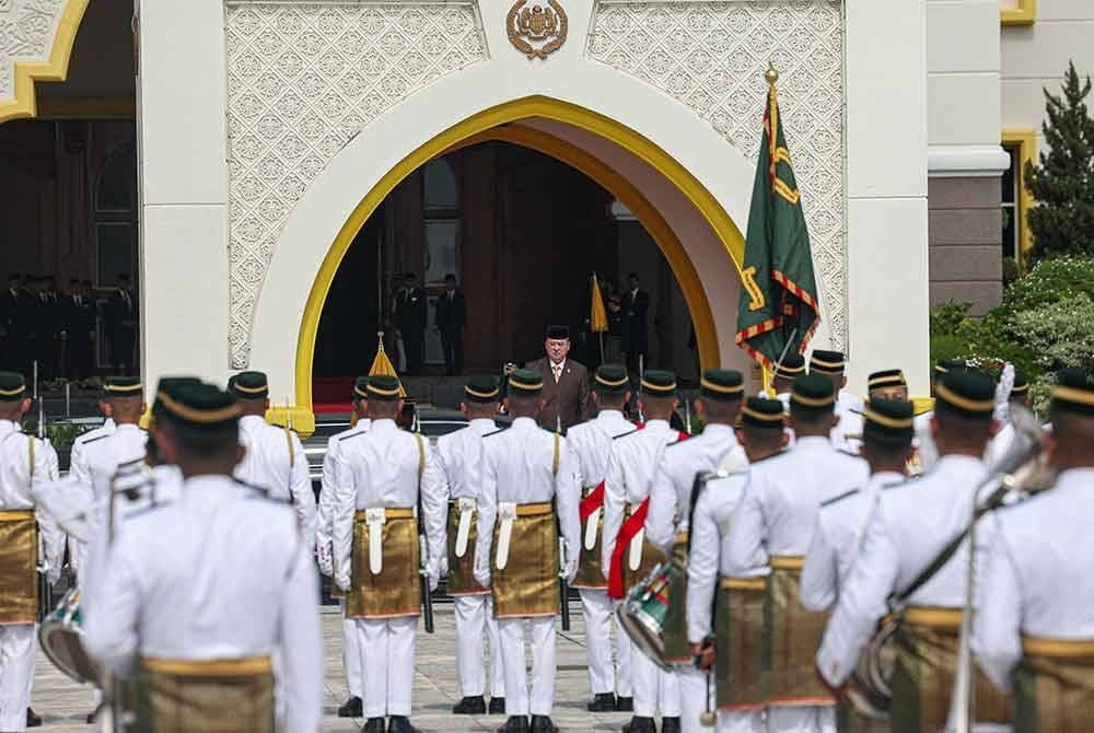 Sultan Johor Sultan Ibrahim Almarhum Sultan Iskandar berkenan hadir bagi mempengerusikan Mesyuarat Majlis Raja-Raja ke-262 yang berlangsung di Istana Negara hari ini.