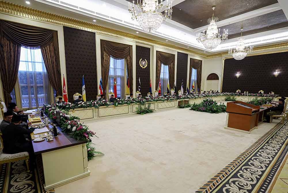 Sekitar suasana Mesyuarat Majlis Raja-Raja ke-262 yang dipengerusikan Sultan Johor Sultan Ibrahim Almarhum Sultan Iskandar yang berlangsung di Istana Negara hari ini.