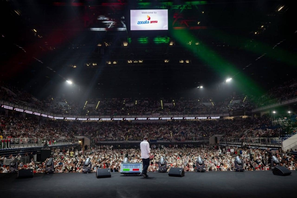 PERDANA Menteri membawa suara Malaysia ke pentas dunia supaya masyarakat antarabangsa menoktahkan layanan kejam serta sikap hipokrasi terhadap rakyat Palestin