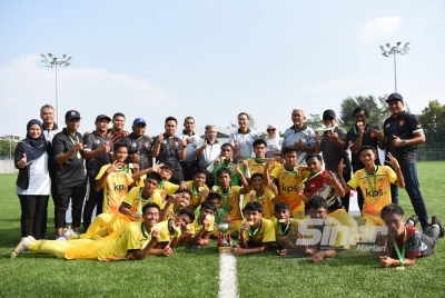 Pemenang Piala Sumbangsih, SMK Dato' Harun akan berdepan SMK Seksyen 9, dalam aksi suku akhir Piala Datuk Mokhtar Dahari di padang sintetik MBSA Seksyen 28, Shah Alam pada Khamis ini.- Foto Sinar Harian
