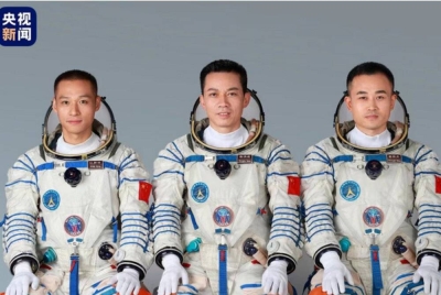 China pada Rabu mengumumkan pemilihan tiga angkawasan iaitu Tang Hongbo, Tang Shengjie dan Jiang Xinlin untuk menjalankan misi Shenzhou-17. - Foto kredit China Media Group (CMG)