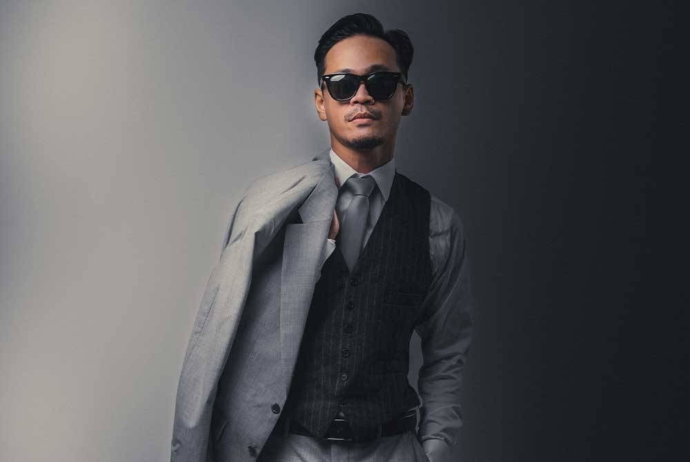 Lah Ahmad turut menyumbang suara untuk lagu Putus.